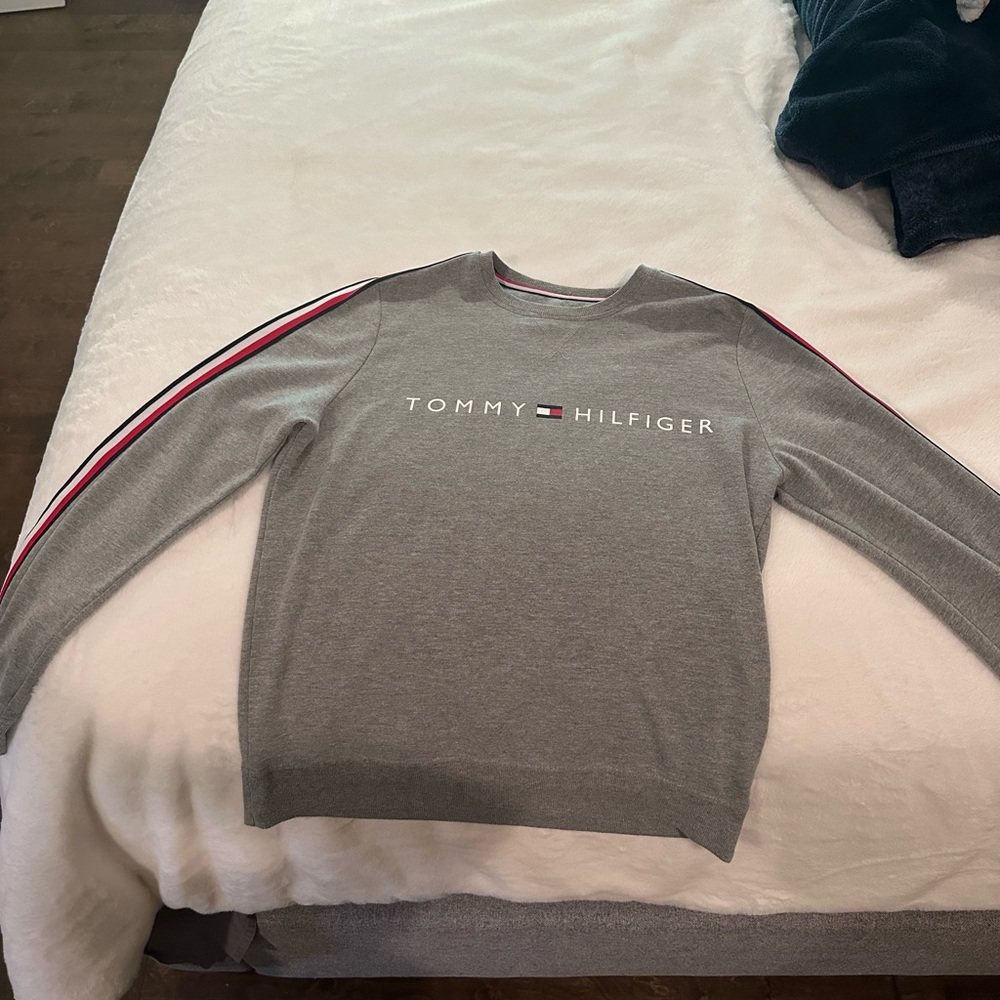 Tommy Hilfiger Gray Crewneck Sweater with Red Accents